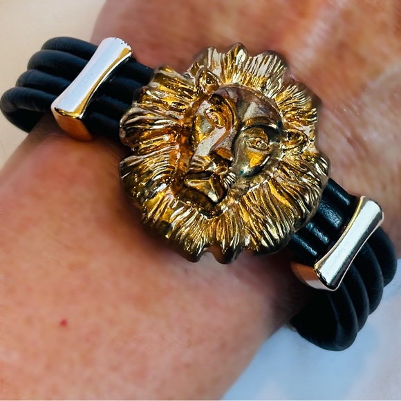 Fine Art Black Leather Gold Metal Bracelet Lion Medusa Designer Runway Vintage - Picture 4 of 12